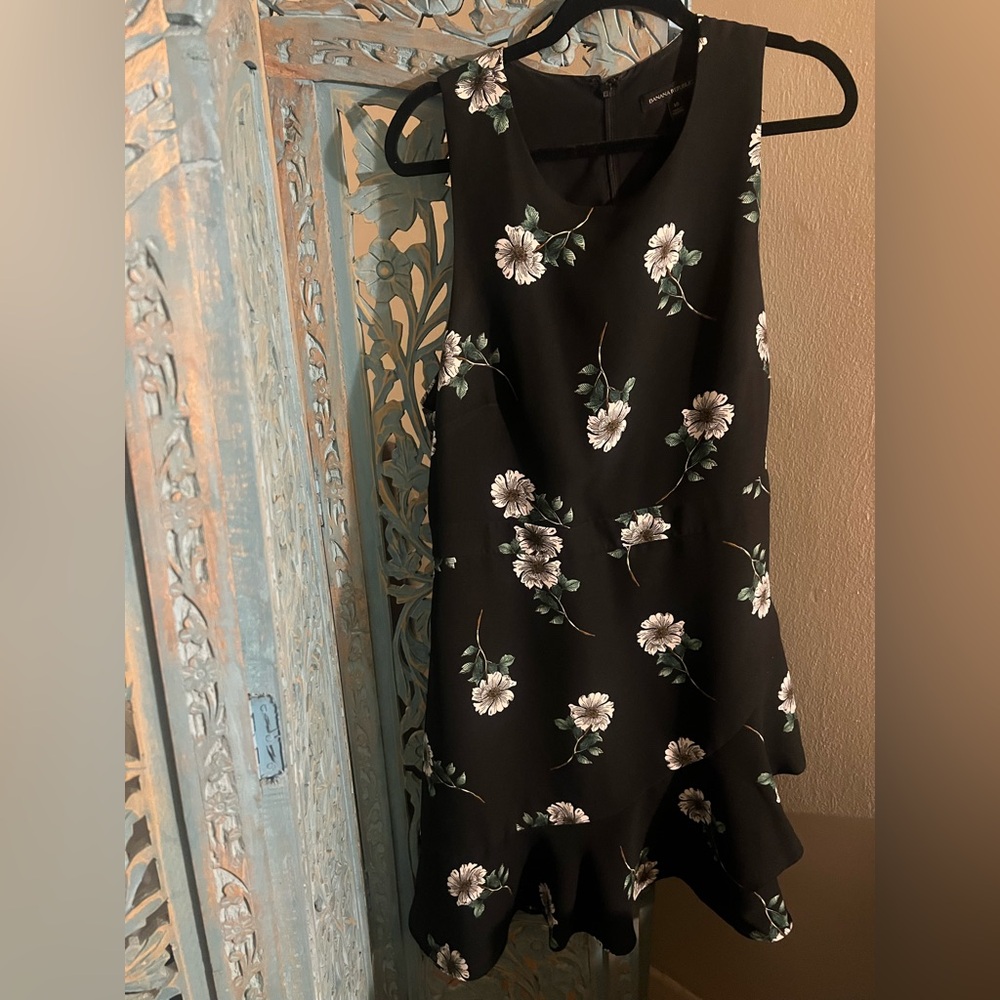 Banana republic black short dress with daisy print